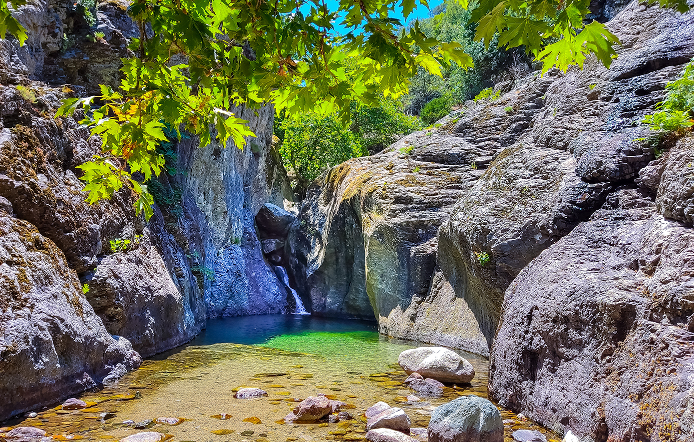 Βάθρες Βάθρες