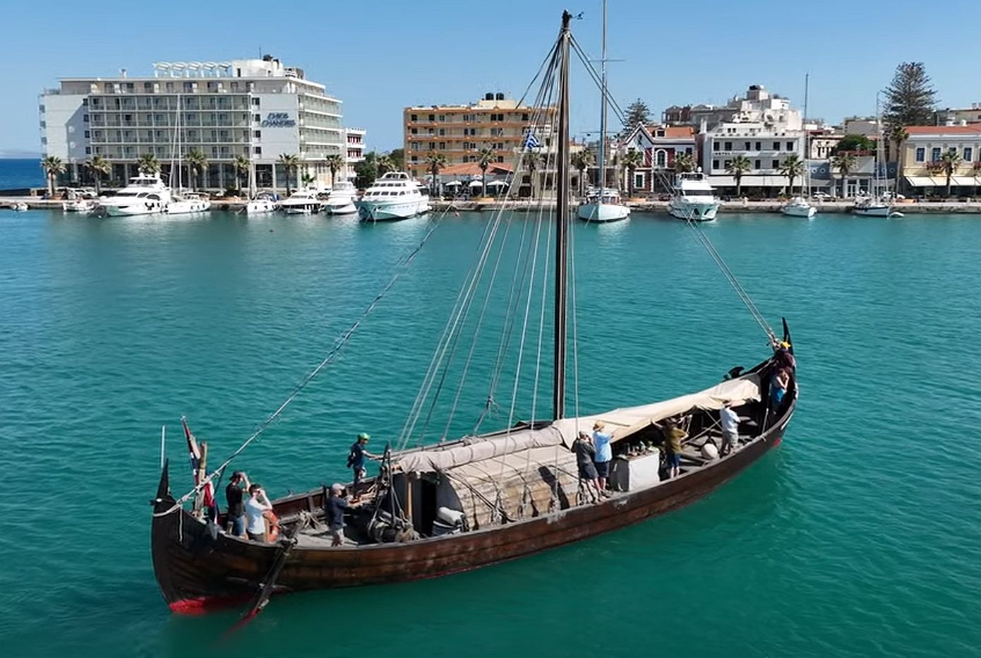 Το ιστορικό πλοίο των Βίκινγκς  Saga Farmann έφτασε στο νησί της Χίου