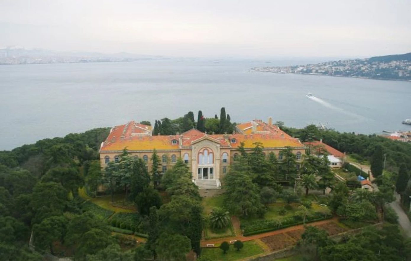 Επιμένουν τα τουρκικά δημοσιεύματα για το ενδεχόμενο επαναλειτουργίας της Θεολογικής Σχολής της Χάλκης