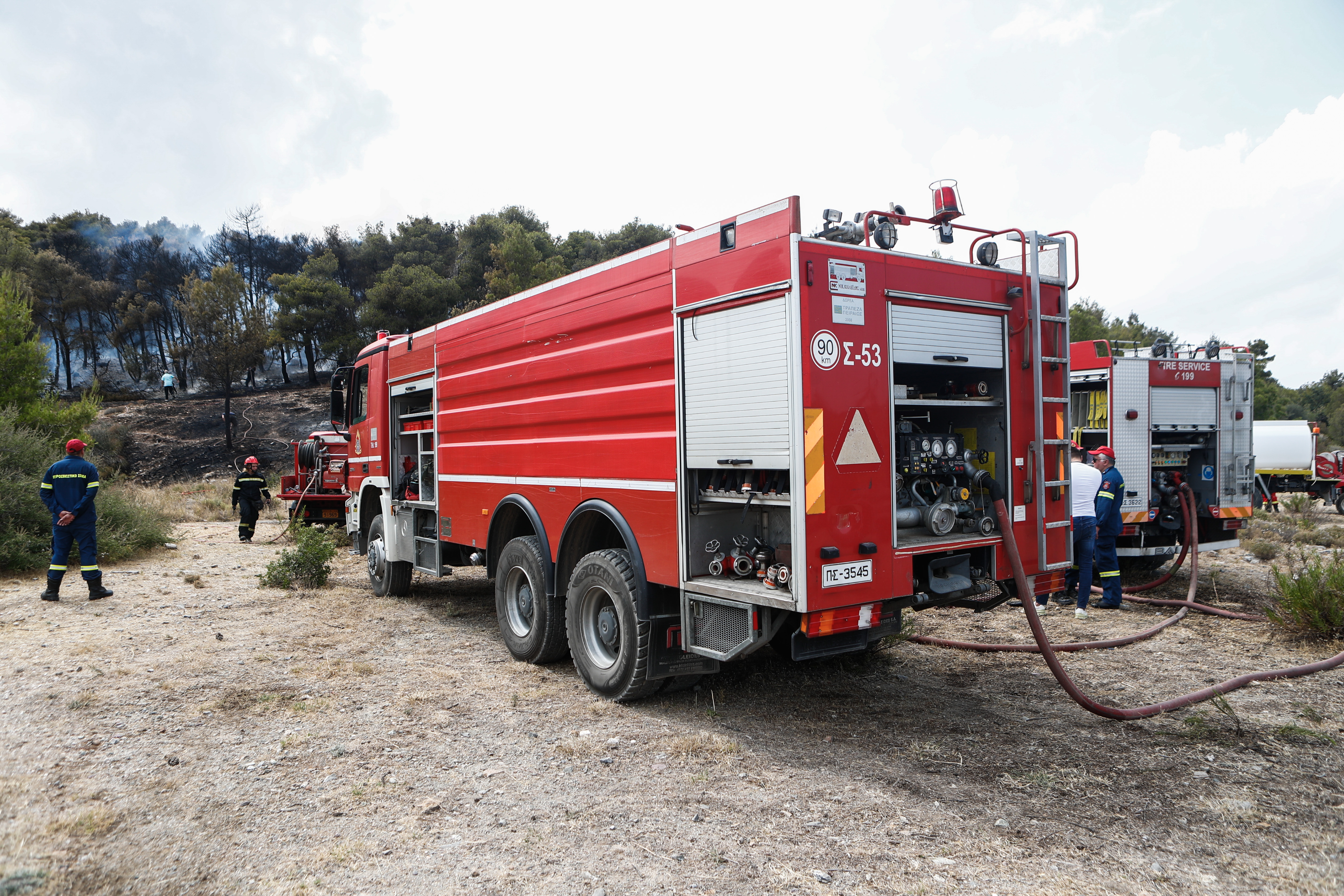 Χωρίς ενεργό μέτωπο η πυρκαγιά σε δασική έκταση στην Κάτω Ποσειδωνία Λαυρίου