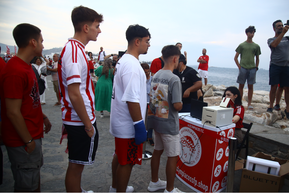 Στην Πάρο τα τρόπαια του Ολυμπιακού