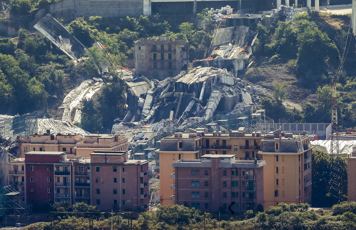 Τουλάχιστον 11 νεκροί και 30 αγνοούμενοι από κατάρρευση γέφυρας στη βόρεια Κίνα