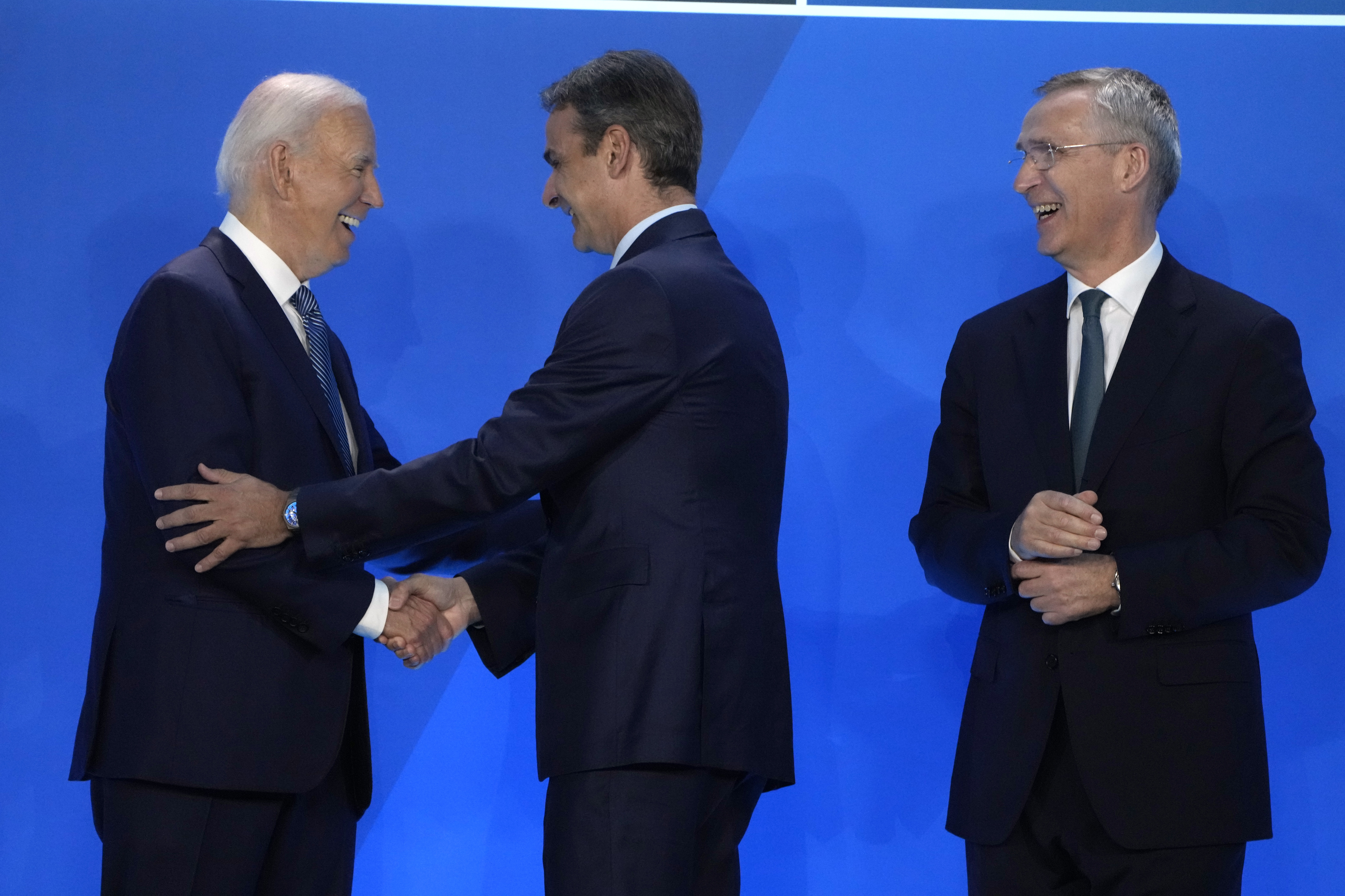 Τετ-α-τετ Μητσοτάκη-Μπλίνκεν – Η χειραψία του έλληνα πρωθυπουργού με τον Τζο Μπάιντεν
