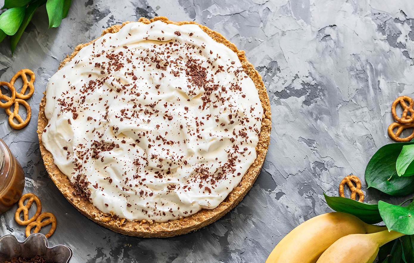 Τάρτα μπανόφι με σάλτσα καραμέλας και πλούσια μαύρη σοκολάτα