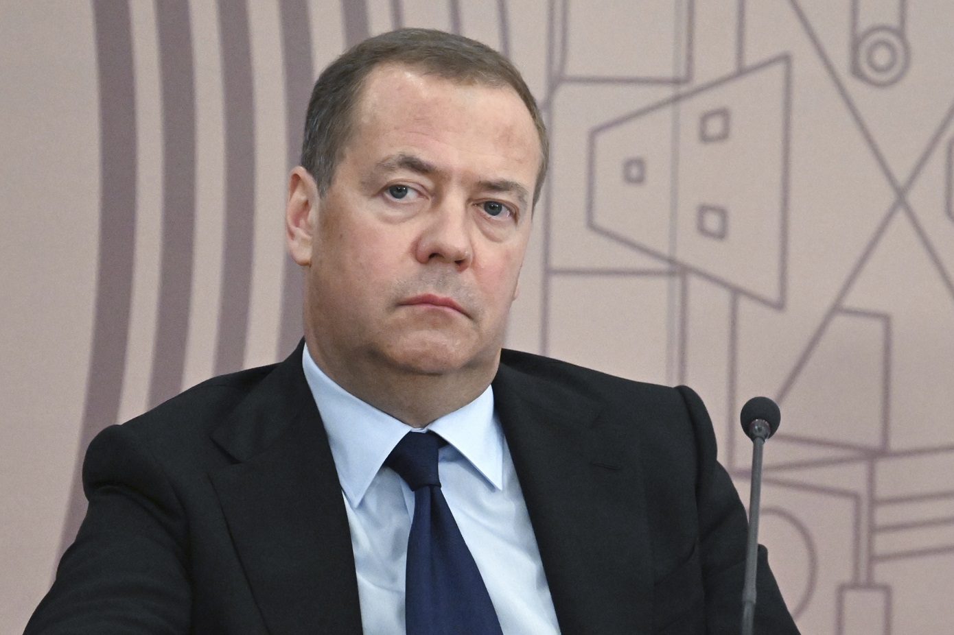 Μεντβέντεφ κατά Ευρώπης: Να τιμωρηθεί «με κάθε διαθέσιμο τρόπο», ακόμη και υβριδικό