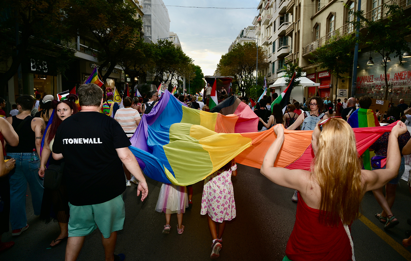 Πλήθος κόσμου στο EuroPride 2024 – Ξεπέρασαν τους 15.000 οι συμμετέχοντες στην πολύχρωμη παρέλαση της Θεσσαλονίκης