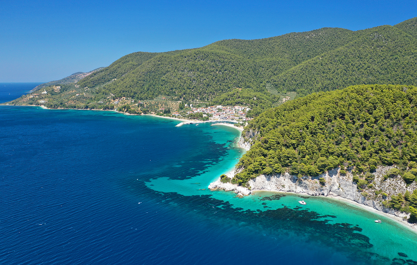 Η εξωτική παραλία στη Σκόπελο που θα σας πάρει το μυαλό