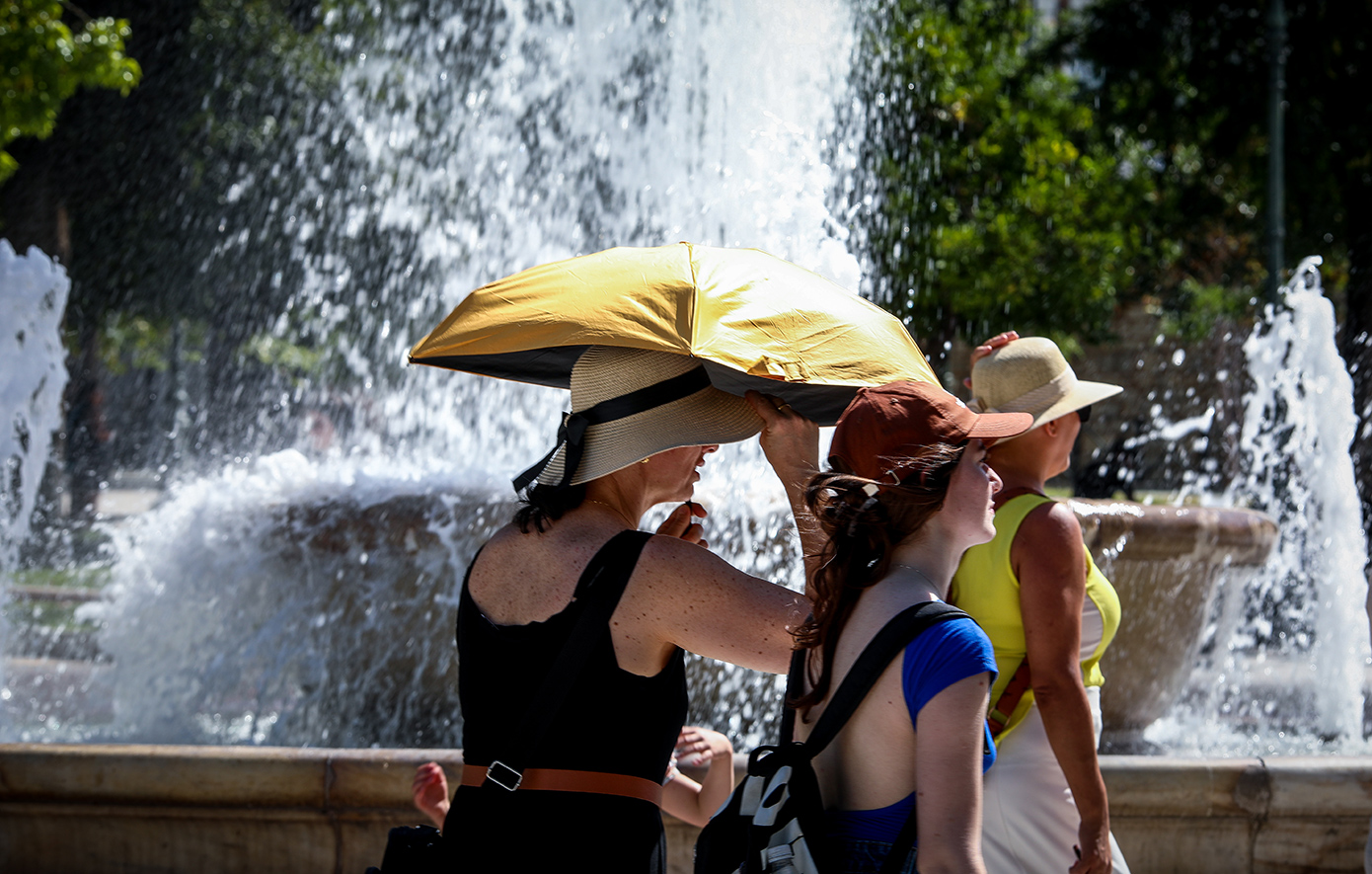 Heat alarm από τους μετεωρολόγους: Οι χάρτες με τις περιοχές με πολύ υψηλό ή ακραίο κίνδυνο λόγω ζέστης