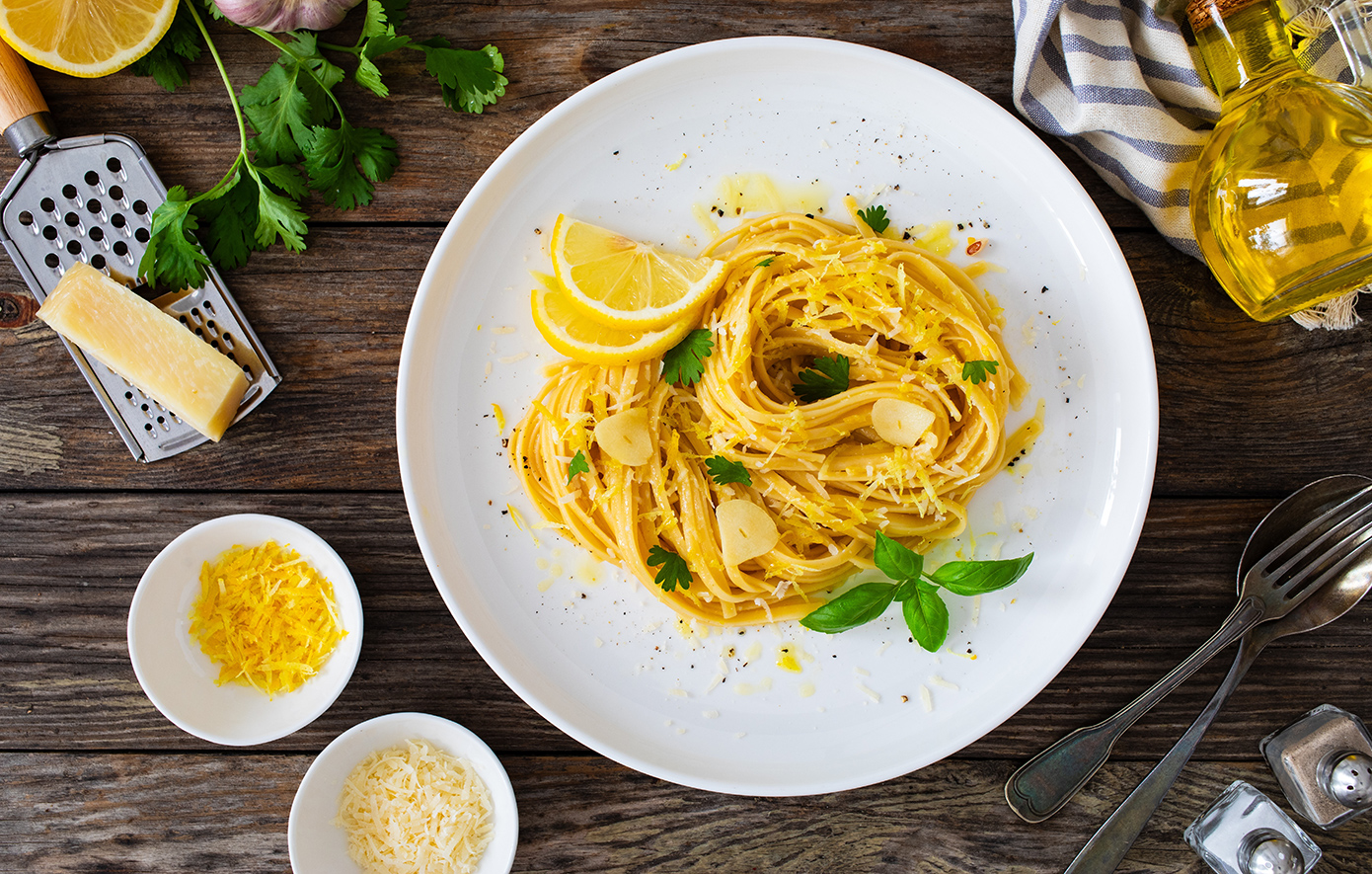 Ζυμαρικά με σάλτσα λεμονιού
