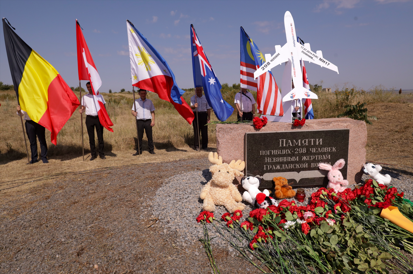 Δέκα χρόνια από τη συντριβή του αεροπλάνου της πτήσης MH17 – Αναπάντητα παραμένουν τα ερωτήματα των συγγενών των θυμάτων