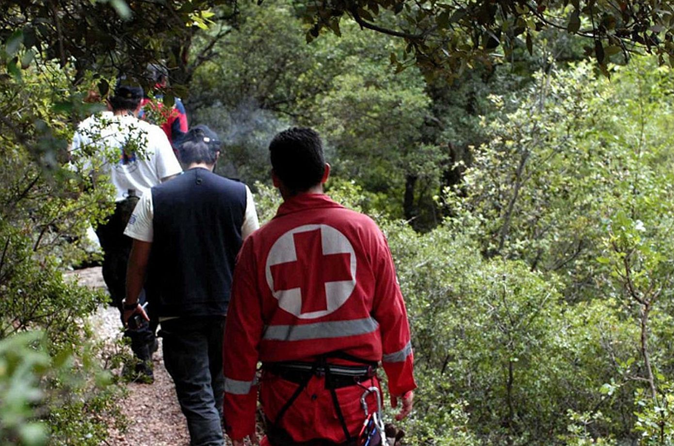 Σε εξέλιξη μεγάλη επιχείρηση της Πυροσβεστικής για δύο αναρριχητές που εγκλωβίστηκαν σε δύσβατο μονοπάτι στην Καστοριά