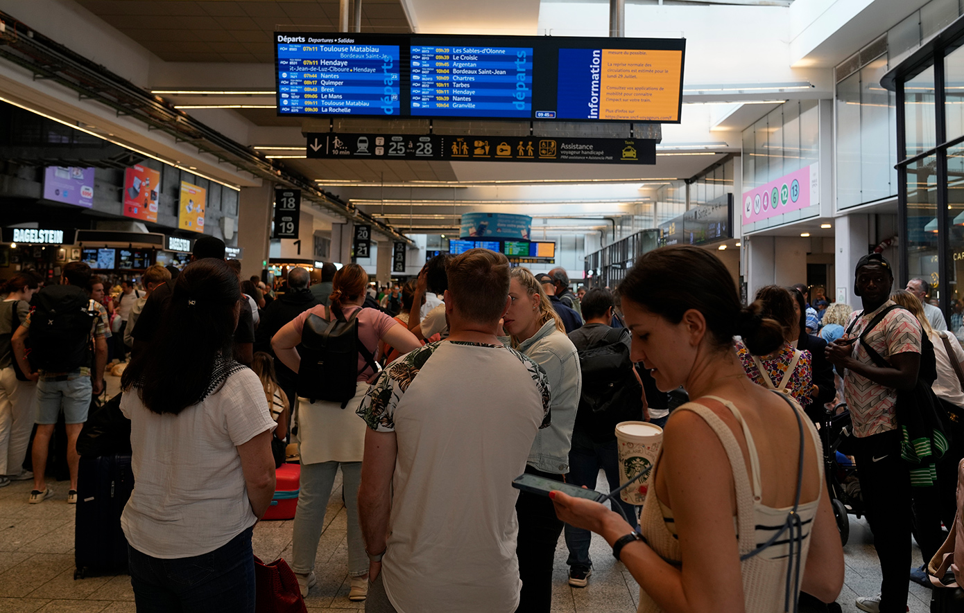 Μαζική επίθεση για την «παράλυση του δικτύου των τρένων υψηλής ταχύτητας» στη Γαλλία, ώρες πριν την τελετή έναρξης των Ολυμπιακών Μαζική επίθεση για την «παράλυση του δικτύου των τρένων υψηλής ταχύτητας» στη Γαλλία, ώρες πριν την τελετή έναρξης των Ολυμπιακών