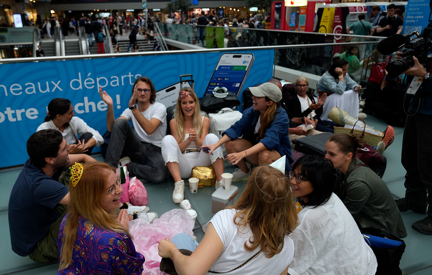 Μαζική επίθεση για την «παράλυση του δικτύου των τρένων υψηλής ταχύτητας» στη Γαλλία, ώρες πριν την τελετή έναρξης των Ολυμπιακών Μαζική επίθεση για την «παράλυση του δικτύου των τρένων υψηλής ταχύτητας» στη Γαλλία, ώρες πριν την τελετή έναρξης των Ολυμπιακών