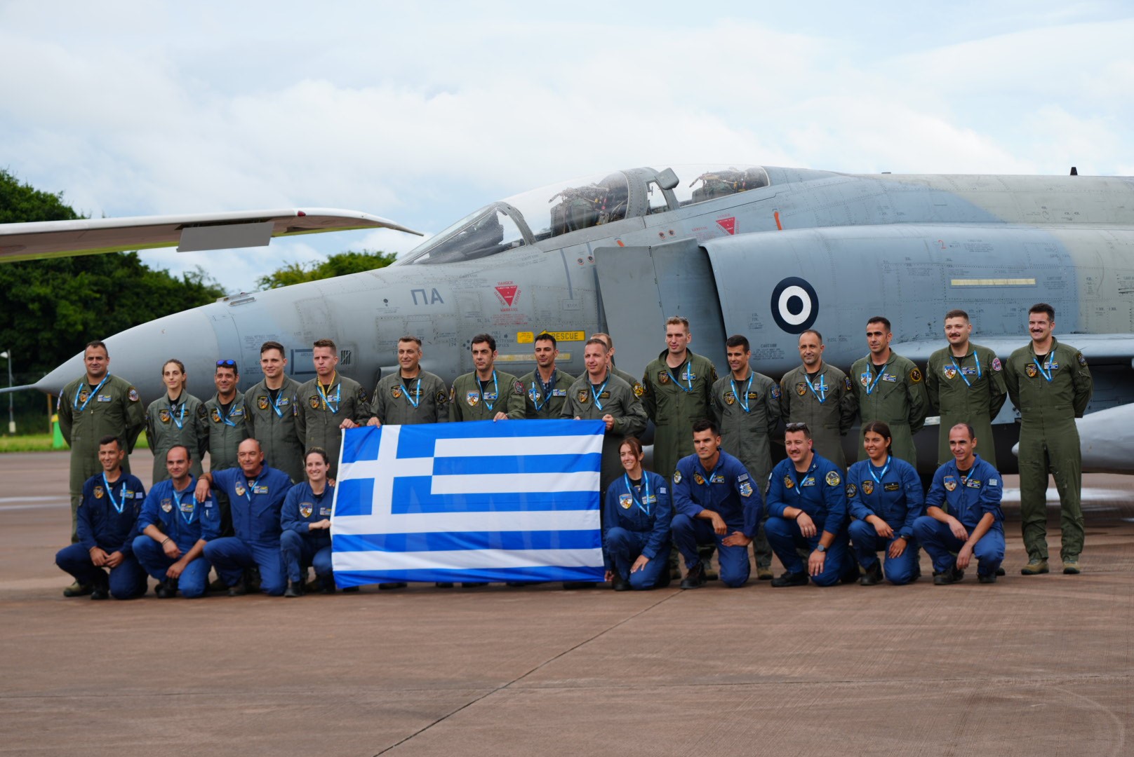 Τα ελληνικά Phantom και τα F-16 της Πολεμικής Αεροπορίας μάγεψαν 200.000 θεατές στη Βρετανία