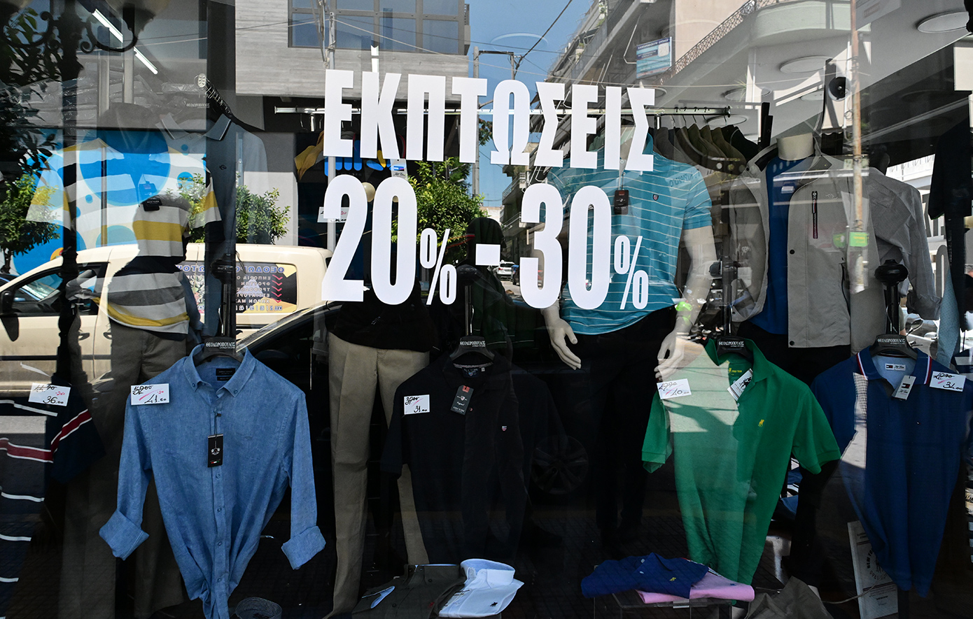 Ανοικτά σήμερα τα καταστήματα λόγω εκπτώσεων &#8211; Τι ώρα θα λειτουργήσουν