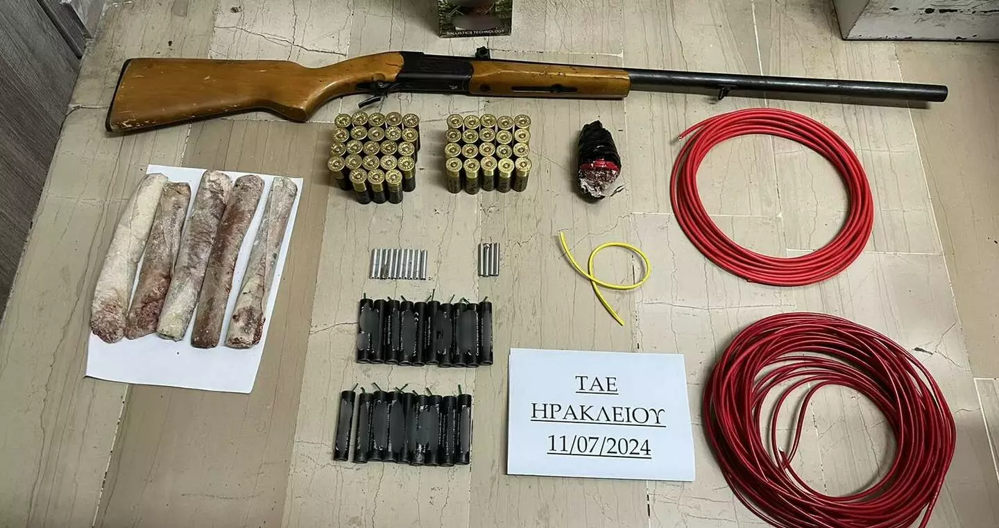 «Χειροπέδες» σε 36χρονο στο Ηράκλειο Κρήτης – Βρέθηκαν εκρηκτικές ύλες στο σπίτι του