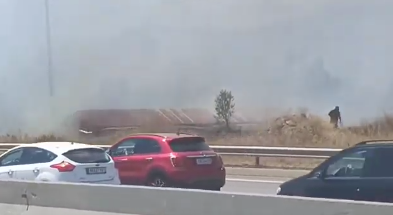 Φωτιά στο Δερβένι στη Θεσσαλονίκη – Επιχειρούν εναέρια μέσα