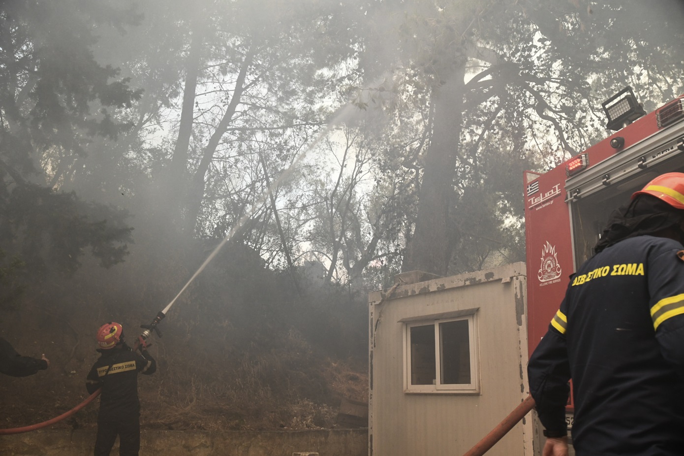 Χωρίς ενεργό μέτωπο οι φωτιές σε Πάτρα, Χίο, Ύδρα, Αγιά Λάρισας – Λίγες διάσπαρτες εστίες στη φωτιά στα Φάρσαλα