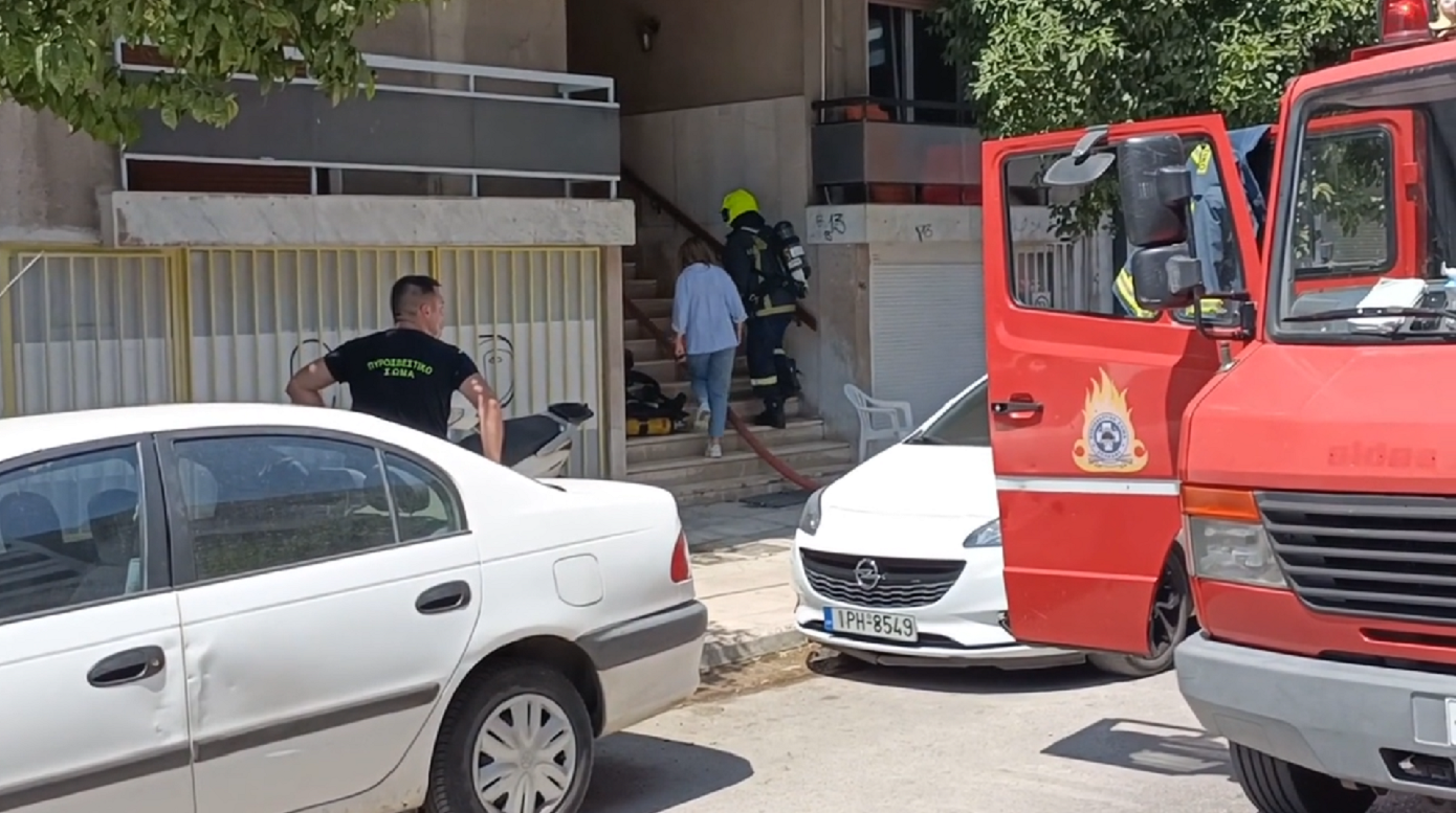 Φωτιά σε διαμέρισμα στην Καλλιθέα – Βρέθηκε νεκρό ένα σκυλί