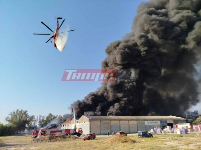 Φωτιά σε εργοστάσιο στην Πάτρα, μήνυμα από το 112 – Στη «μάχη» εναέρια μέσα (βίντεο)
