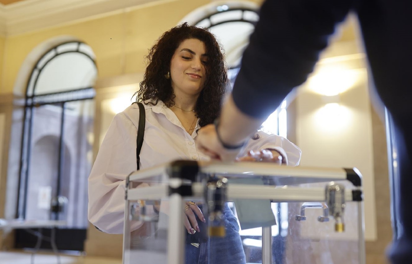 Τα δύο σενάρια για το αποτέλεσμα της κάλπης στη Γαλλία &#8211; Ακόμα υψηλότερη η συμμετοχή σε σχέση με τον πρώτο γύρο