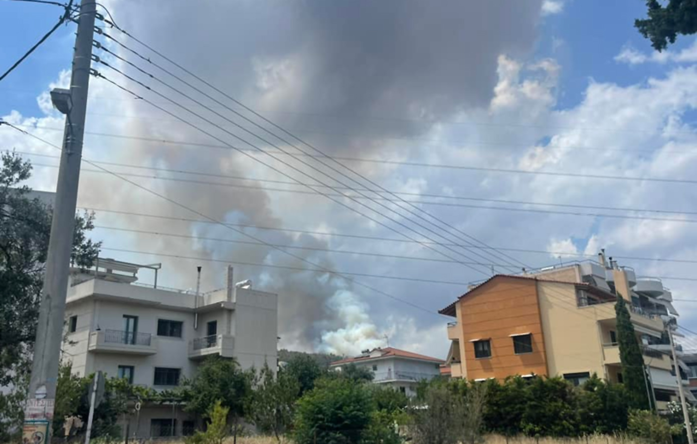 Συναγερμός για φωτιά στα Γλυκά Νερά, κοντά στον οικισμό &#8211; Ήχησε το 112, τέσσερις προσαγωγές