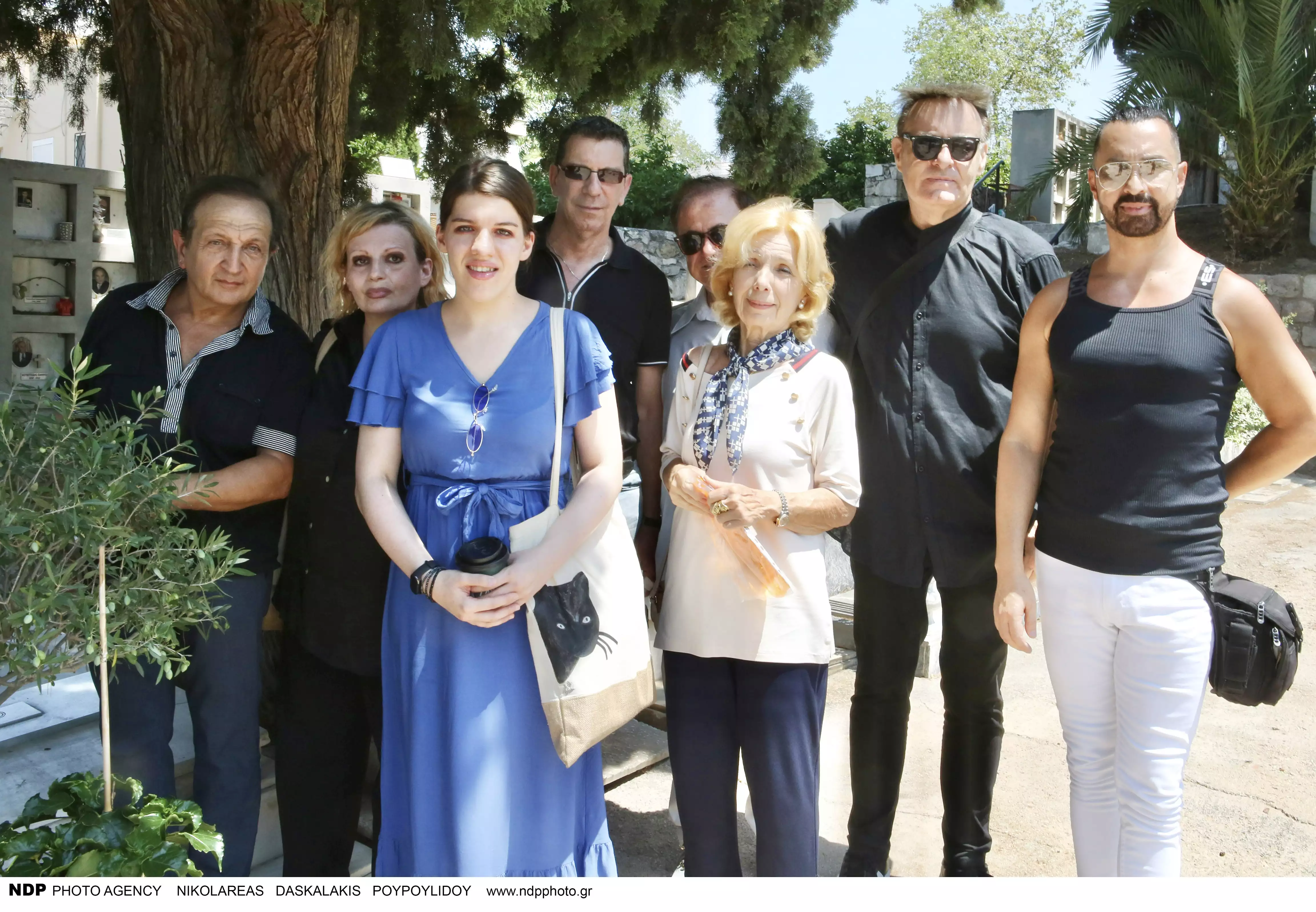 Πλήθος κόσμου τίμησε τη μνήμη της Αλίκης Βουγιουκλάκη – Ποιοι βρέθηκαν στο μνημόσυνο για τα 28 χρόνια από το θάνατό της