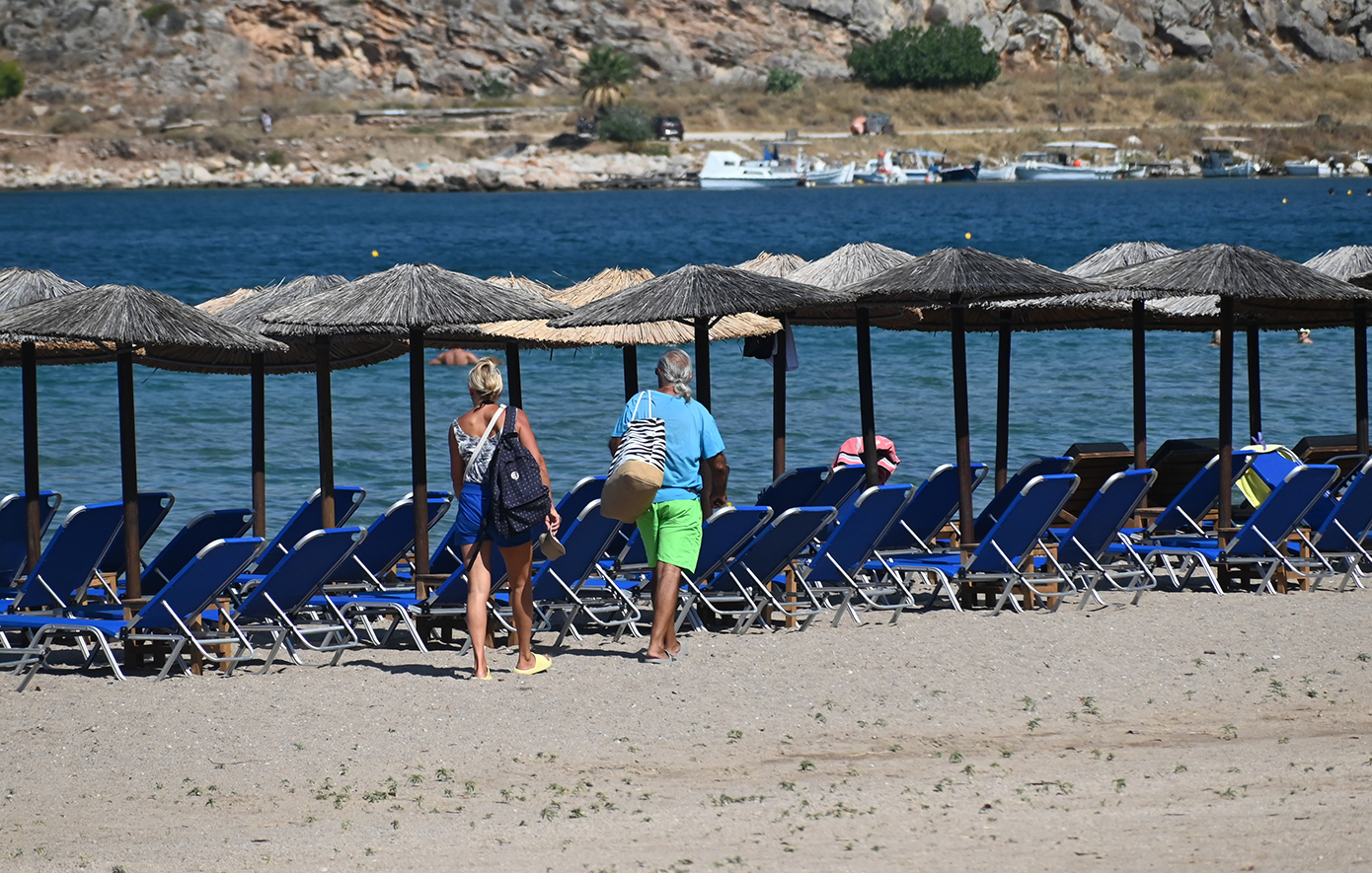 Έφοδος των ελεγκτών στην παραλία της Αγχιάλου –  Αντίθετος ο Μπέος: Χιλιάδες των ανώνυμων που «ρουφιανεύουν»