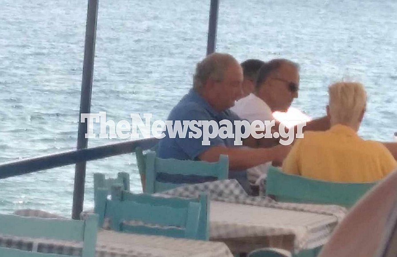 Ο Κώστας Καραμανλής με τη Νατάσα Παζαΐτη έφαγαν θαλασσινά σε ταβέρνα στη Μαγνησία
