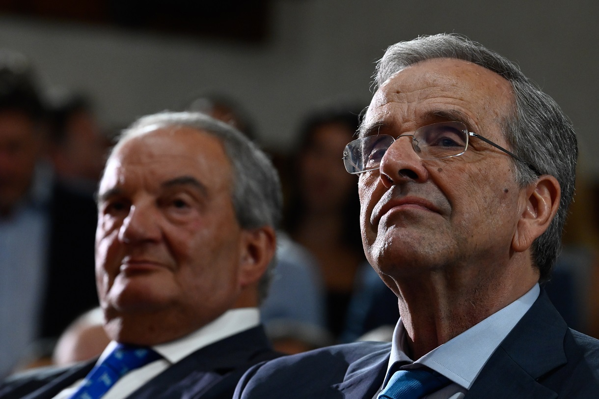 Η γραβάτα του Καραμανλή, ο επιλεκτικός χαιρετισμός της Ντόρας και ο άλλος... ανασχηματισμός που φέρνει ο Μητσοτάκης - Ποιον στηρίζει ο Βενιζέλος στο ΠΑΣΟΚ;