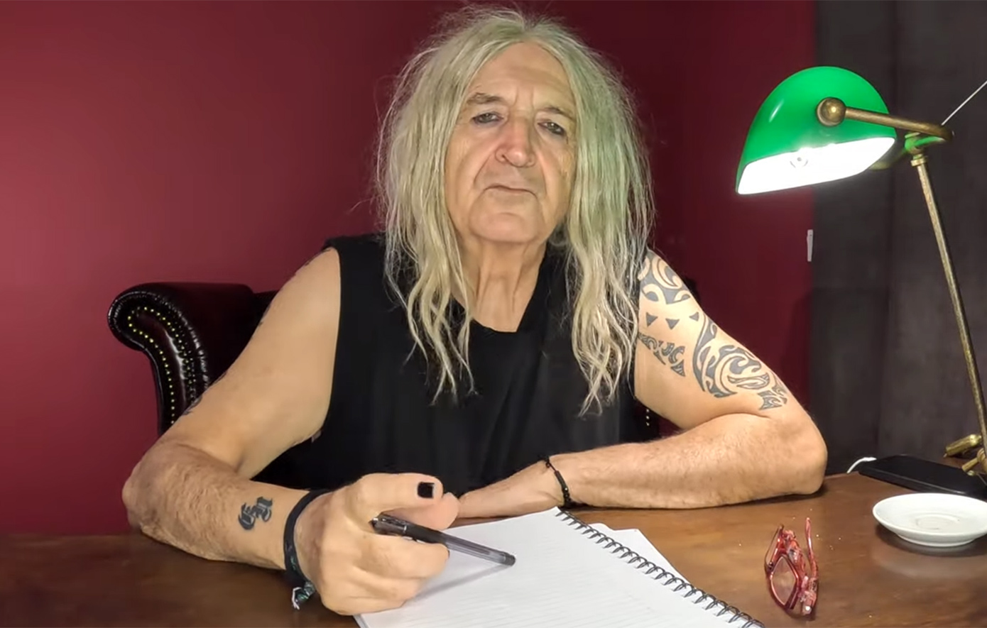 «Τους φτωχούς μόνο οι φτωχοί μπορούν να τους καταλάβουν» – Οι αντιδράσεις για τις δηλώσεις του Καρβέλα περί αφορισμού της Εκκλησίας