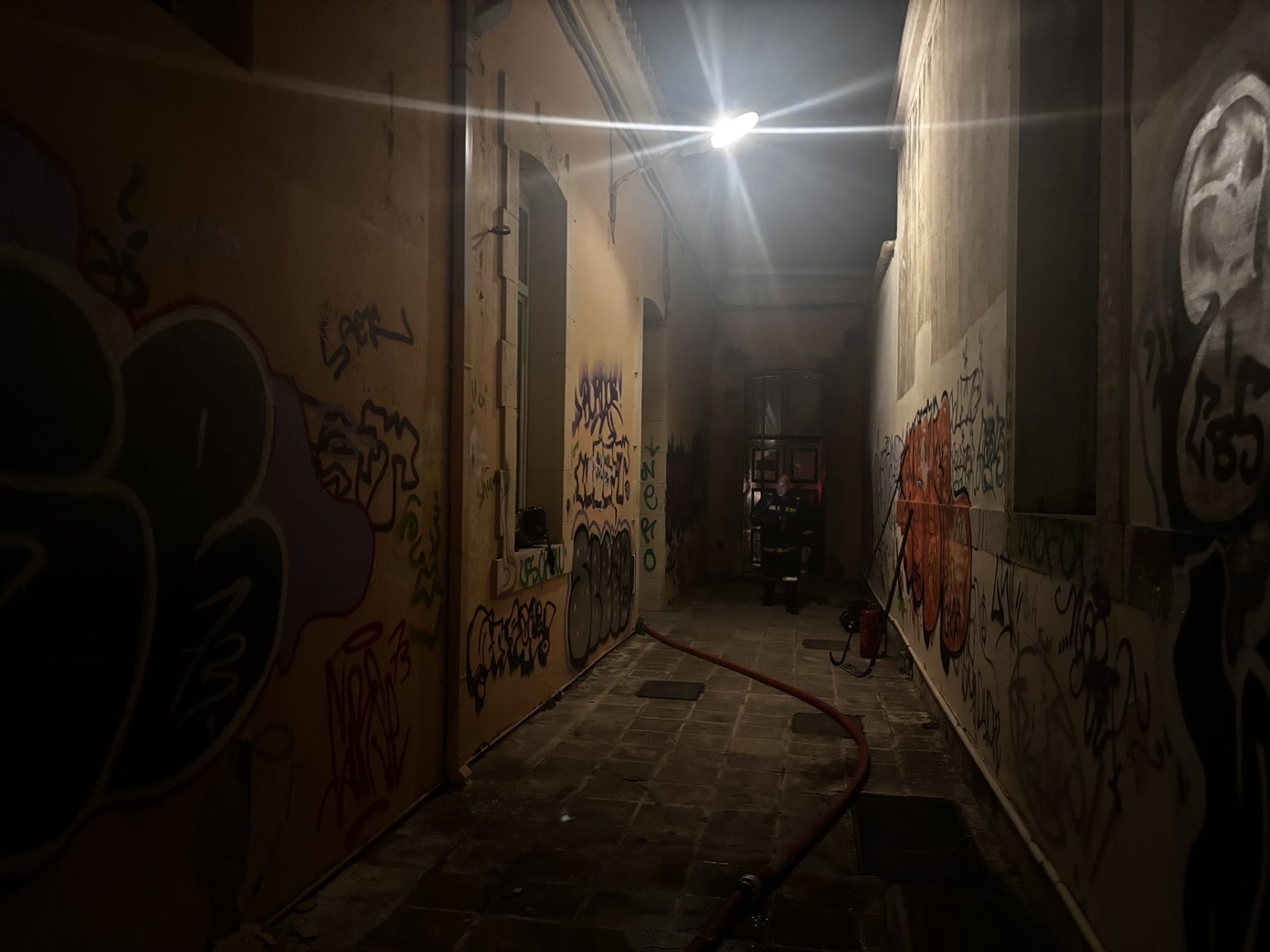 Φωτιά σε εγκαταλελειμμένο κτίριο στην Κέρκυρα εντός του πρώην Ψυχιατρείου