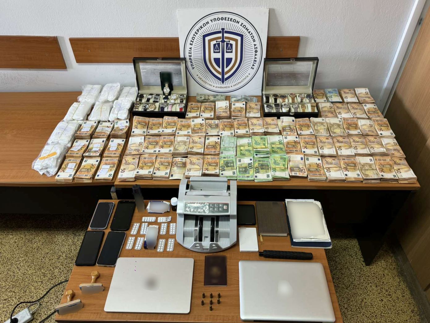 Αναστολή καθηκόντων στους υπαλλήλους του υπουργείου Πολιτισμού που εμπλέκονται στους εκβιασμούς καταστηματαρχών