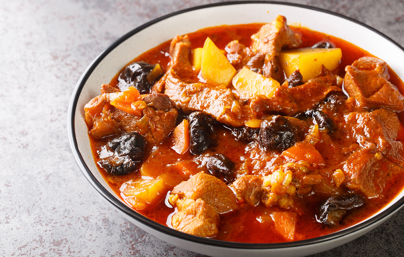 Μοσχαράκι με δαμάσκηνα και καρότα