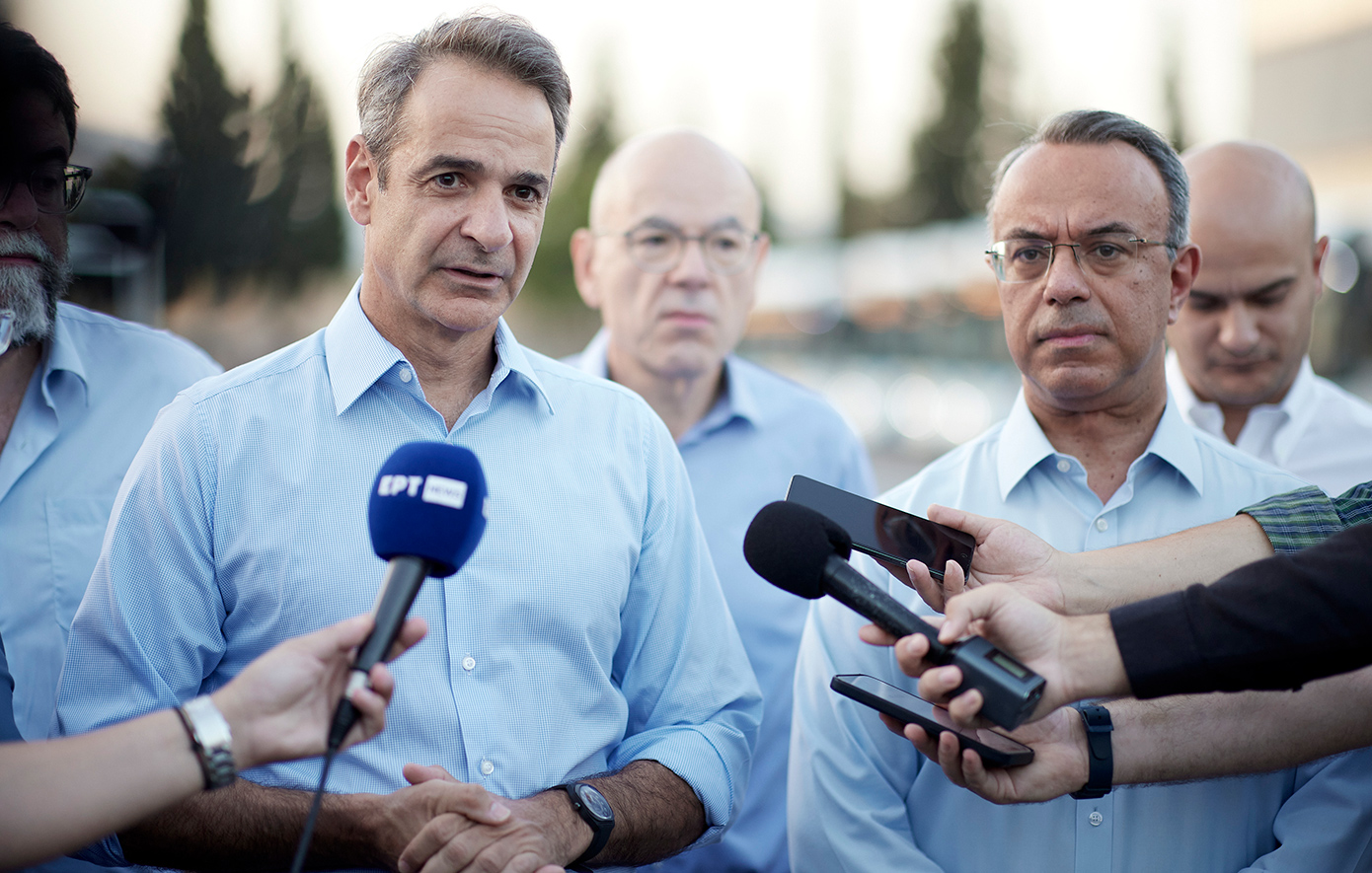 Πρωινή επίσκεψη Μητσοτάκη στο αμαξοστάσιο της ΟΣΥ – «Στόχος μας είναι 900 νέα λεωφορεία το 2025»