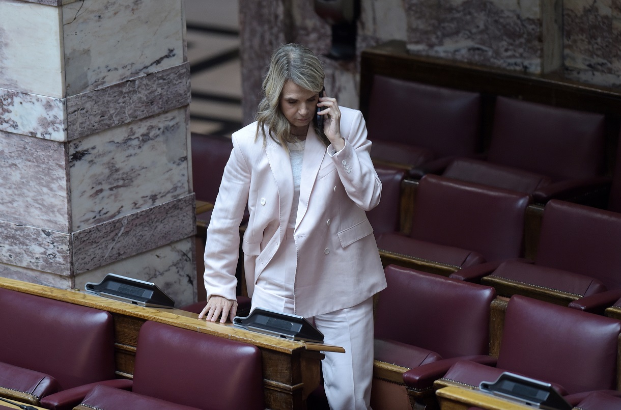 Η Μ. Αποστολάκη έκανε την αρχή στο ΠΑΣΟΚ, ακολουθεί δεύτερη παραίτηση – Η Alpha Bank, τα μερίσματα και το νέο πρόσωπο