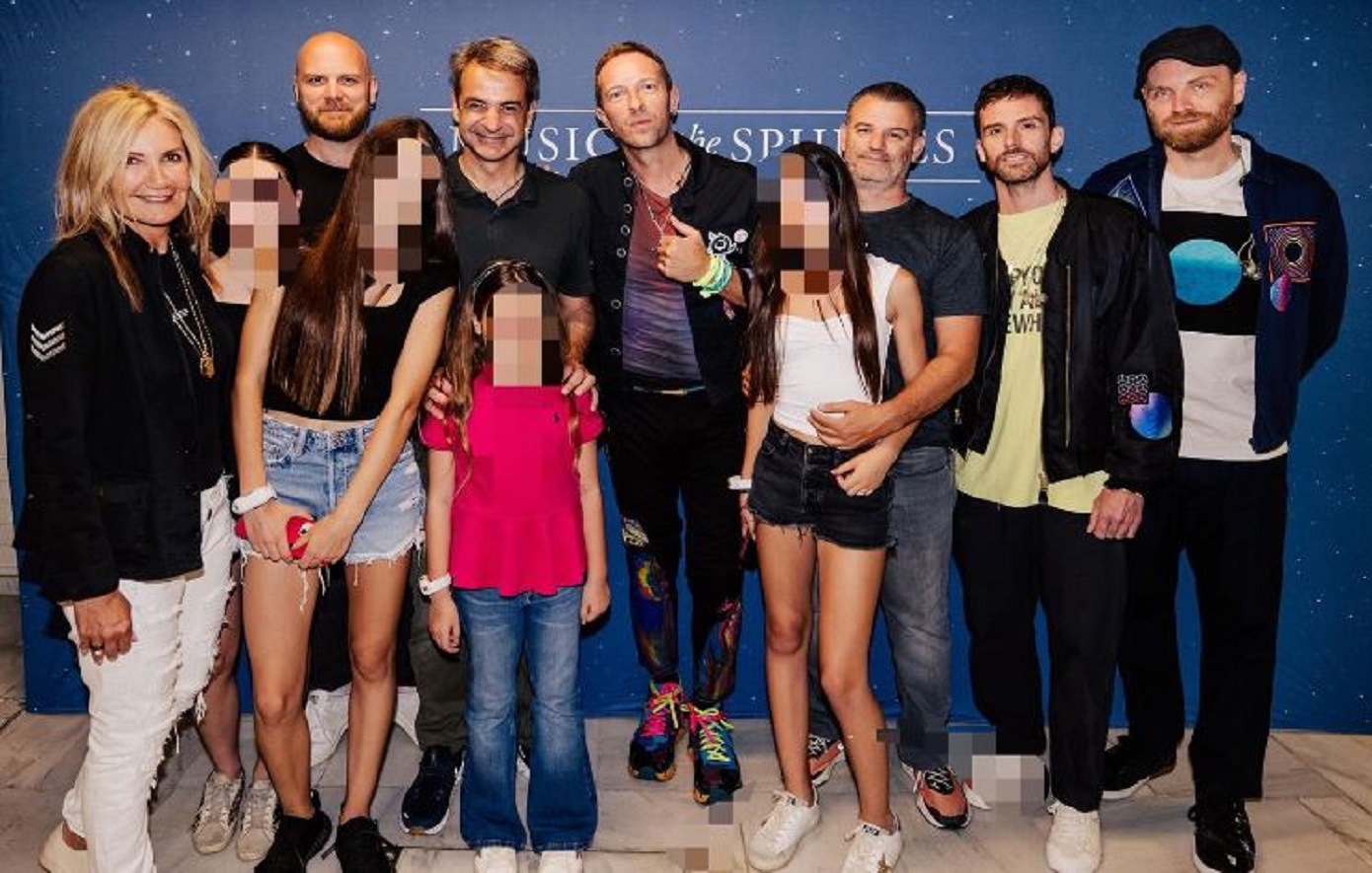 Η ανάρτηση Μητσοτάκη για το video clip των Coldplay: «Σας ευχαριστούμε για τη συγκλονιστική εμπειρία»