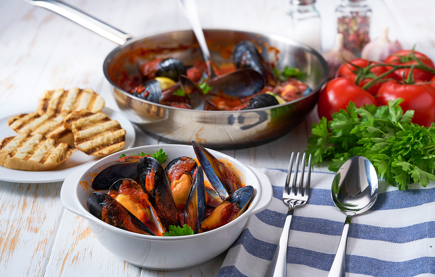 Μύδια με σάλτσα ντομάτας