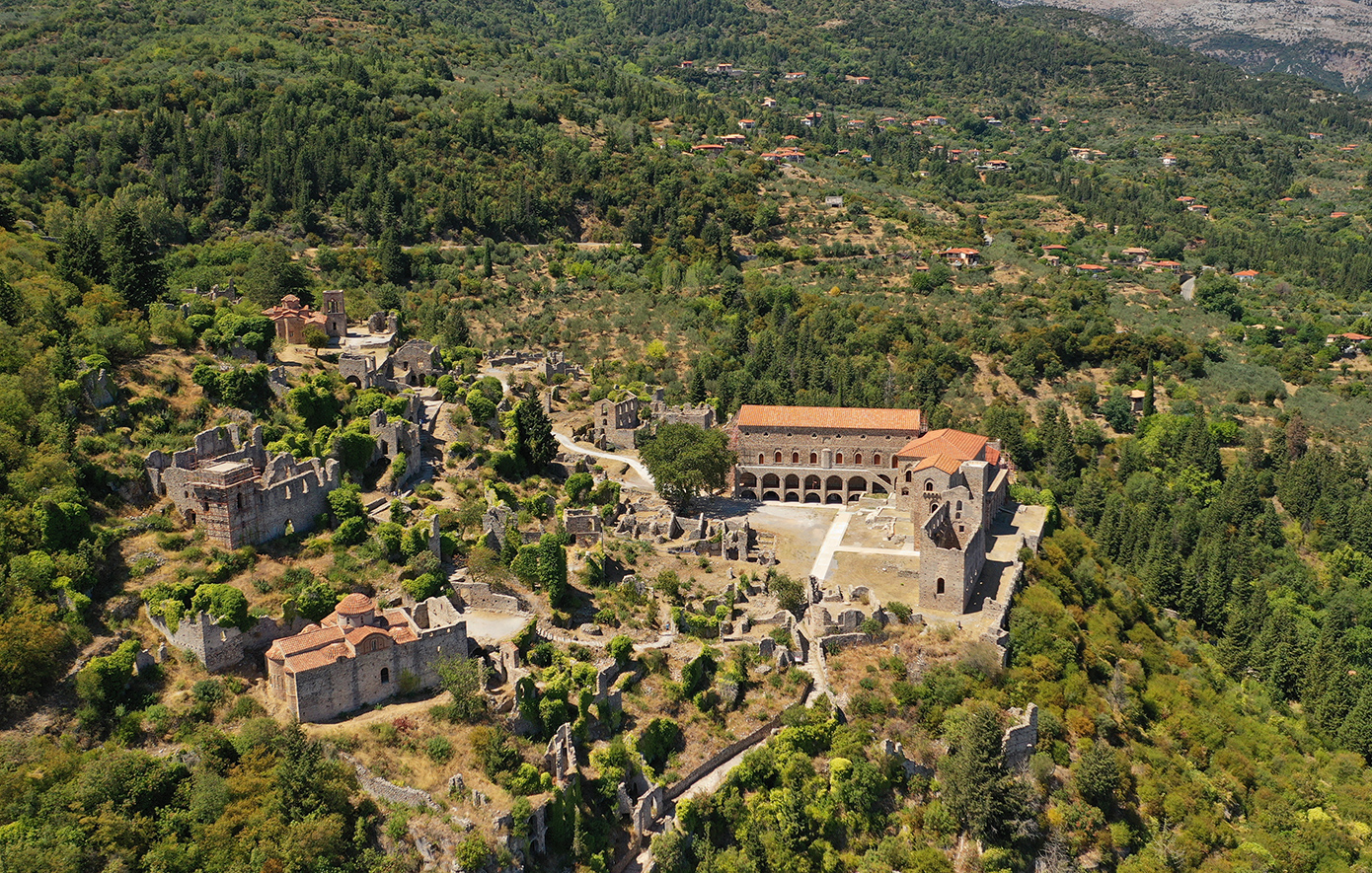 Η επιβλητική μονή Παντάνασσας, η μοναδική που κατοικείται στον Μυστρά