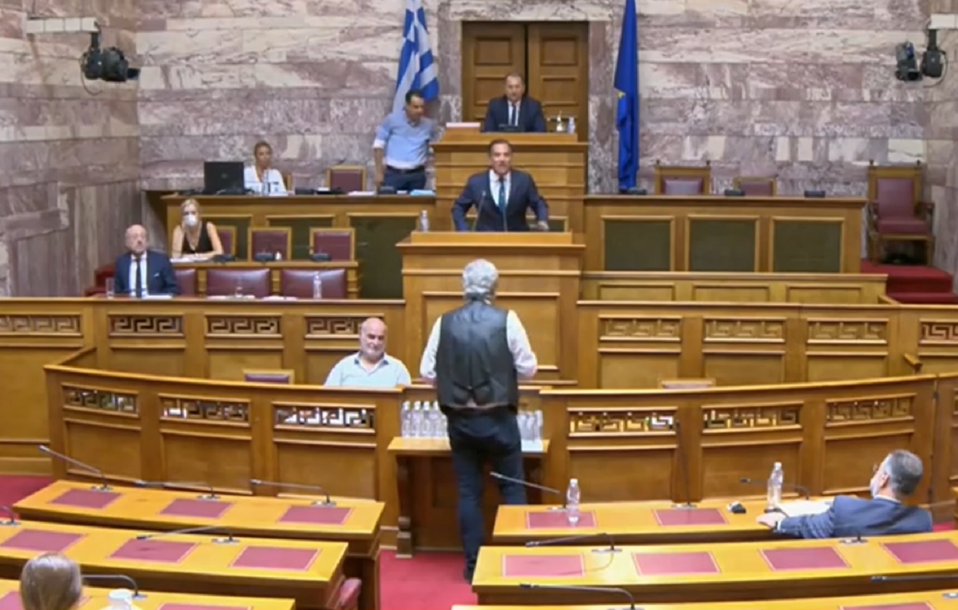 Νέος άγριος καβγάς μεταξύ Γεωργιάδη και Πολάκη στη Βουλή: «Φύγε, πάντα τέτοιος δειλός ήσουν&#8230; Ουστ!»