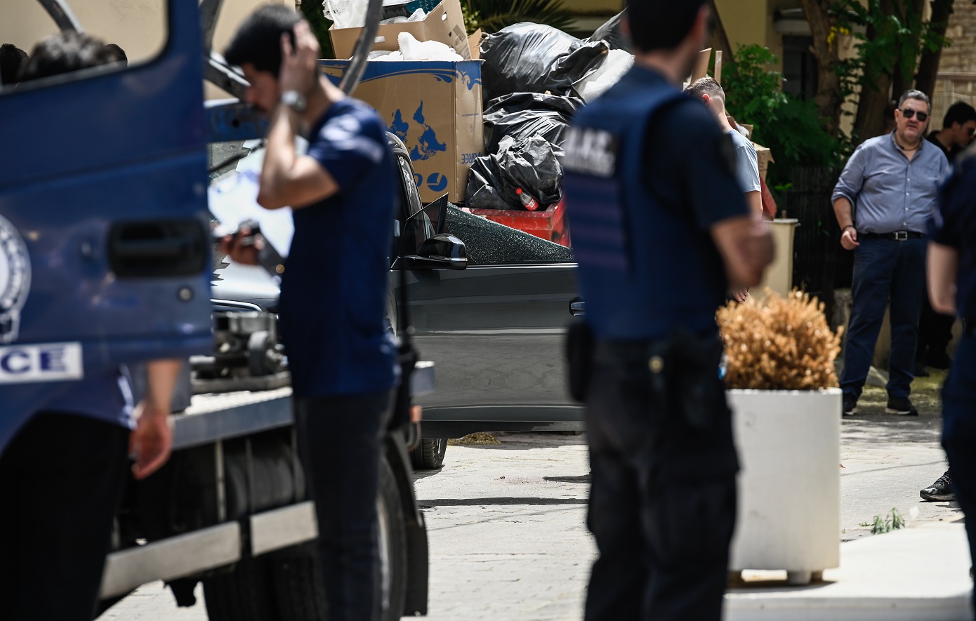 Εκτέλεση στο Ψυχικό: «Ξεψαχνίζουν» τα κινητά και τους υπολογιστές του θύματος – Στην Πάρο το «βλέμμα» των Αρχών