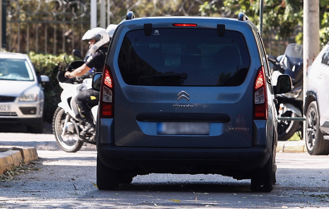 Απολογείται για τη δολοφονία του τοπογράφου ο «ωραίος Γιώργος» Απολογείται για τη δολοφονία του τοπογράφου ο «ωραίος Γιώργος»