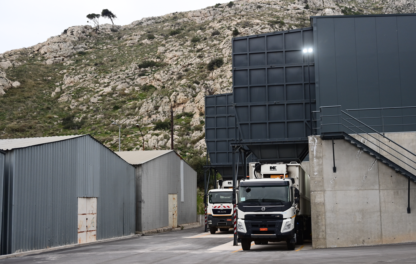 Νεκρός οδηγός απορριμματοφόρου – Τον παρέσυρε το όχημά του