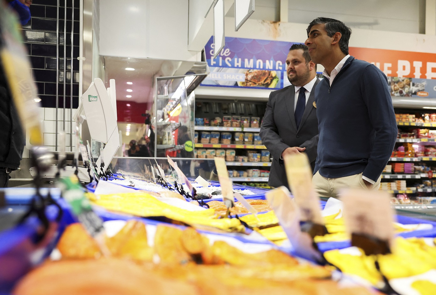 Ο Σούνακ αναζητεί ψηφοφόρους στις 04:50 ανάμεσα σε… ρομπότ