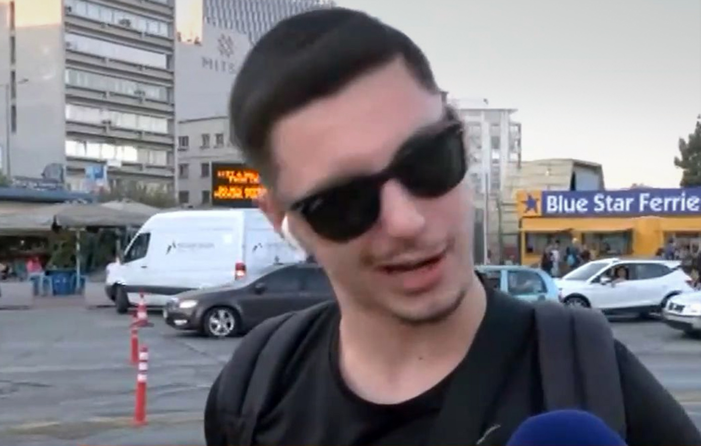 Ταξιδιώτης με περίσσεια αυτοπεποίθηση πάει αποφασισμένος στην Πάρο: Μόνα τους θα με προσεγγίσουν τα κορίτσια, δεν μιλάτε όπου να’ ναι