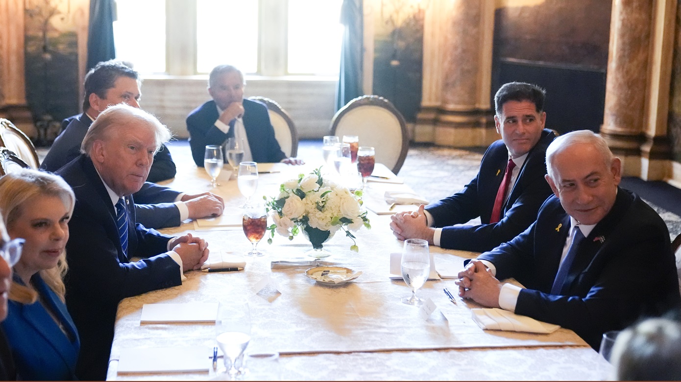 Τραμπ σε Νετανιάχου: Αν δεν εκλεγώ πρόεδρος θα βρεθούμε μπροστά σε μεγάλους πολέμους, ίσως και τρίτο παγκόσμιο