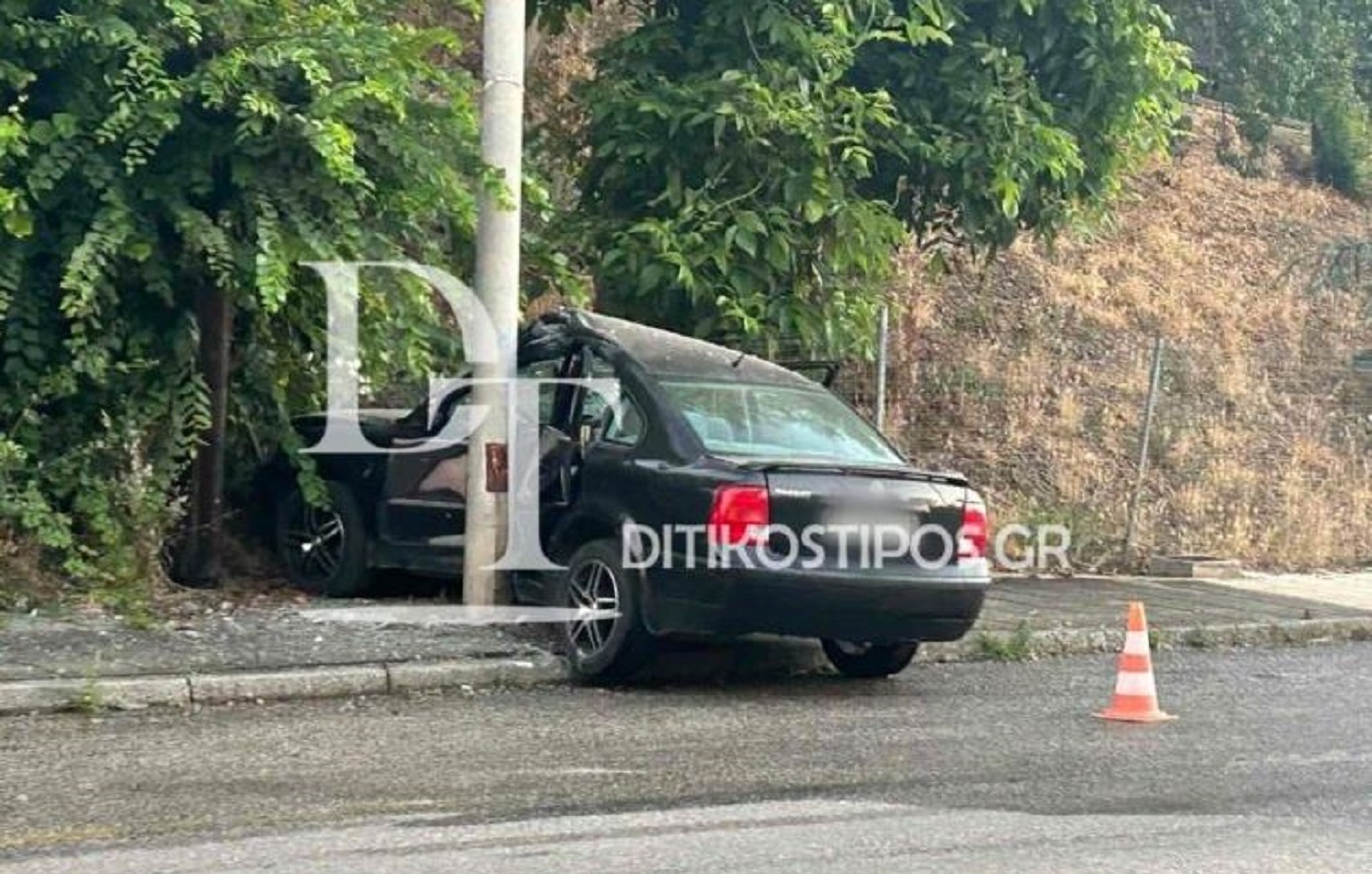Τροχαίο με τρία άτομα στο Άργος Ορεστικό &#8211; Αμάξι έπεσε πλαγιομετωπικά σε τσιμεντένια κολώνα