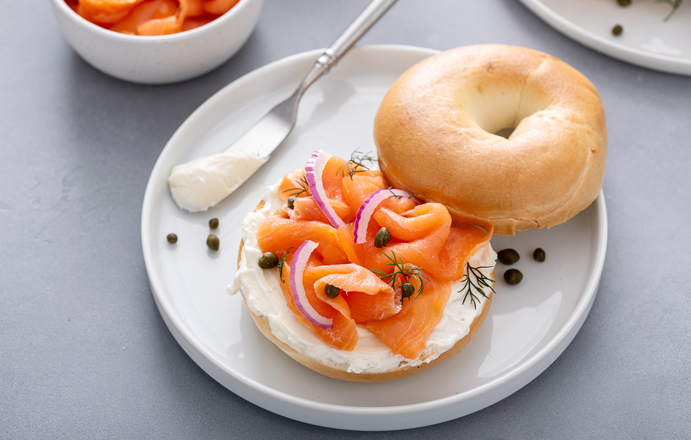 Μπέιγκελ με καπνιστό σολομό και τυρί κρέμα