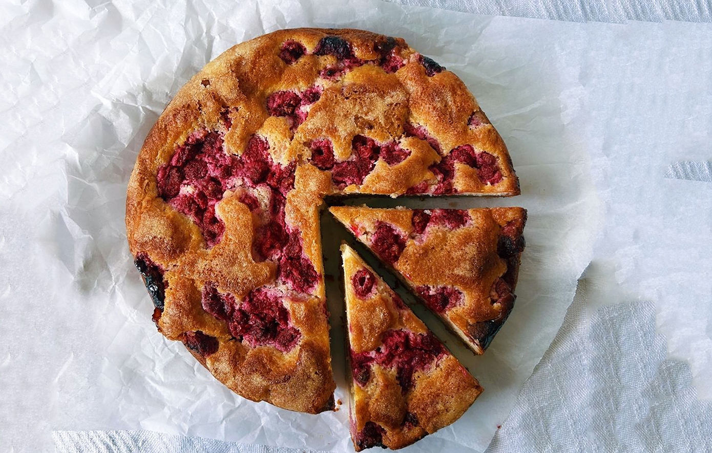 Κέικ ρικότα με βατόμουρα