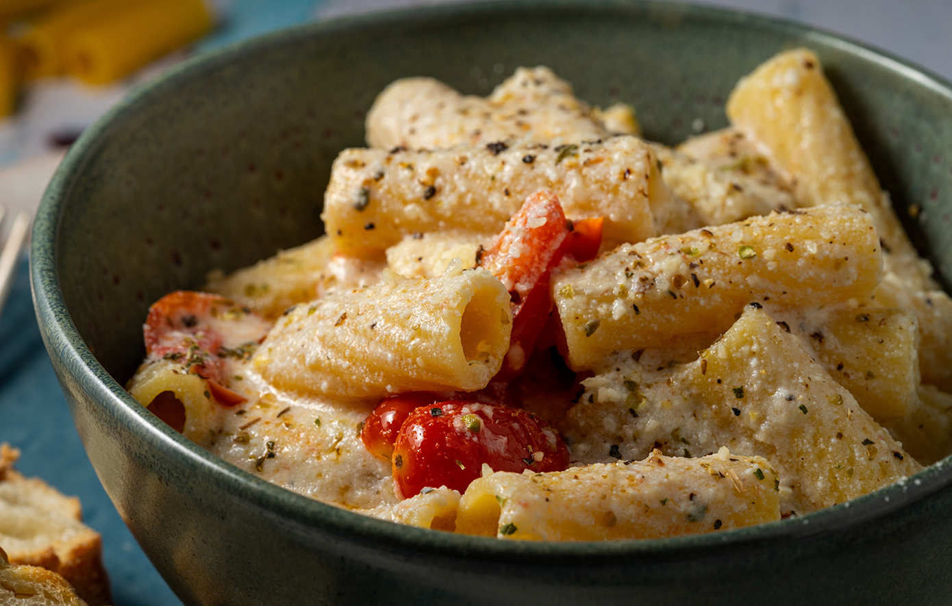 Ζυμαρικά με τραγανό μπέικον και κρεμώδη σάλτσα από ρικότα